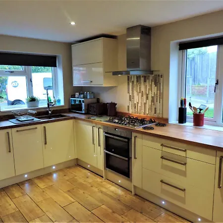 3 Bed Farnborough Air Accommodation Exterior photo