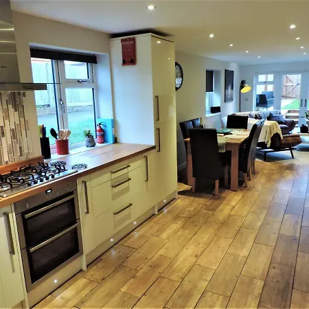 3 Bed Farnborough Air Accommodation Exterior photo