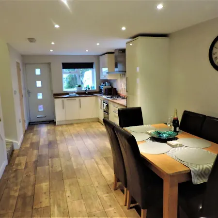 3 Bed Farnborough Air Accommodation Exterior photo