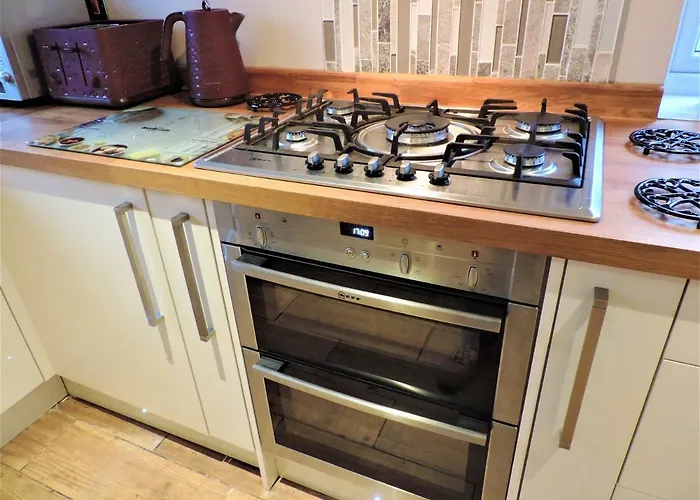 3 Bed Farnborough Air Accommodation