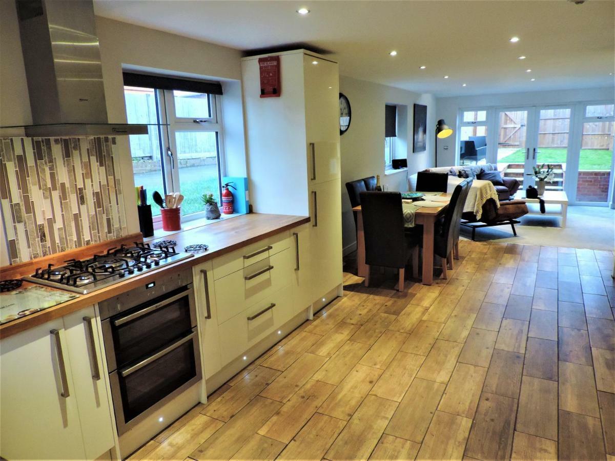 Holiday home 3 Bed Farnborough Air *