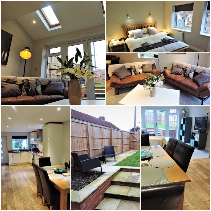 Holiday home 3 Bed Farnborough Air *